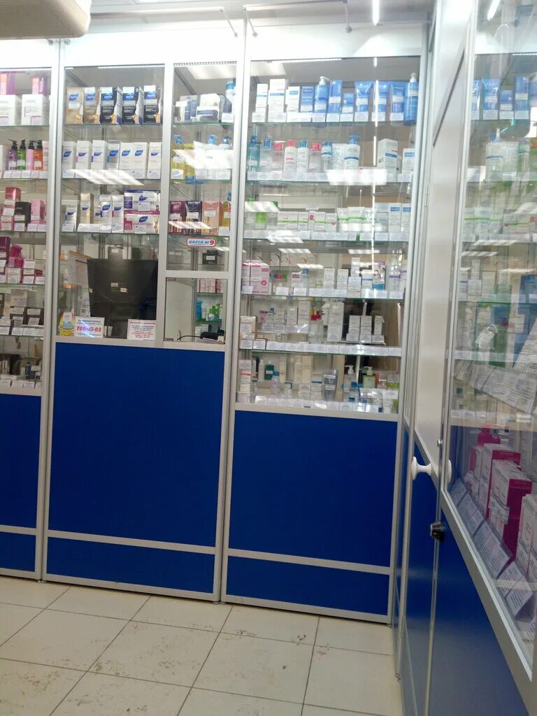 Аптека большевиков 3. Художников 24 петербургские аптеки. Зеленогорск пр ленина 20. Торговый зал петербургских аптек. Аптека на партизана германа 5.