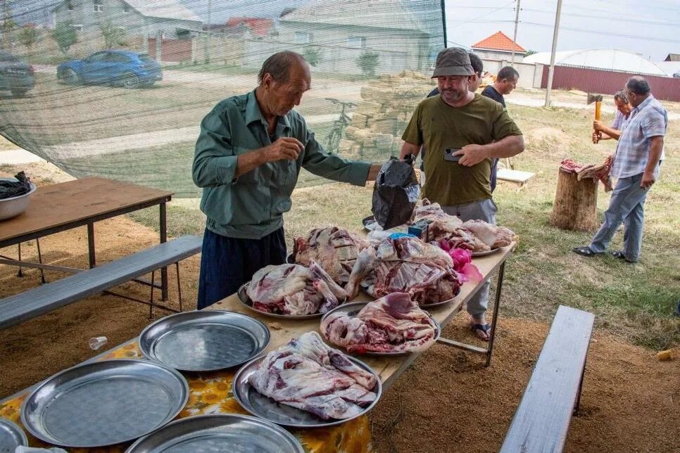 Курбан байрам в крыму. Праздник Курбан байрам у татар. Курбан байрам Башкирский праздник. Курбан байрам — праздник жертвоприношения. С праздником Курбан байран.