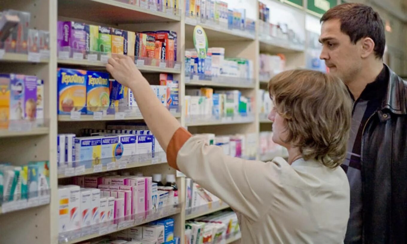 Интернет аптеки недорогих лекарств. Покупатель в аптеке. Фото из аптеки. Аптека фото. Аптеки Польши, лекарства.
