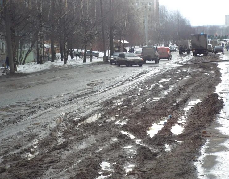 Киров дороги. Разбитые дороги Киров. Дорога в Кирове. Киров дороги в городе.