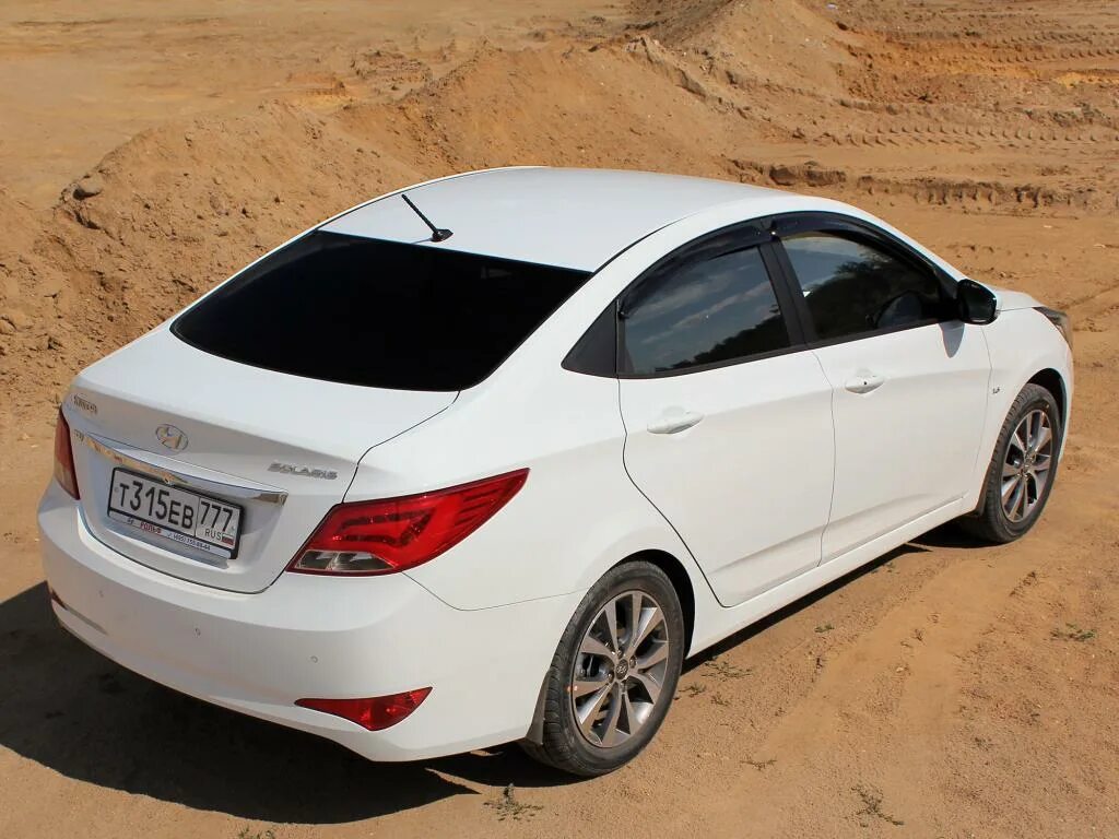 Хендай солярис 2010. Хендай Солярис 2014 белый. Hyundai Solaris 1.2. Машина Хендай Солярис белая. Машина Хендай Солярис 2.