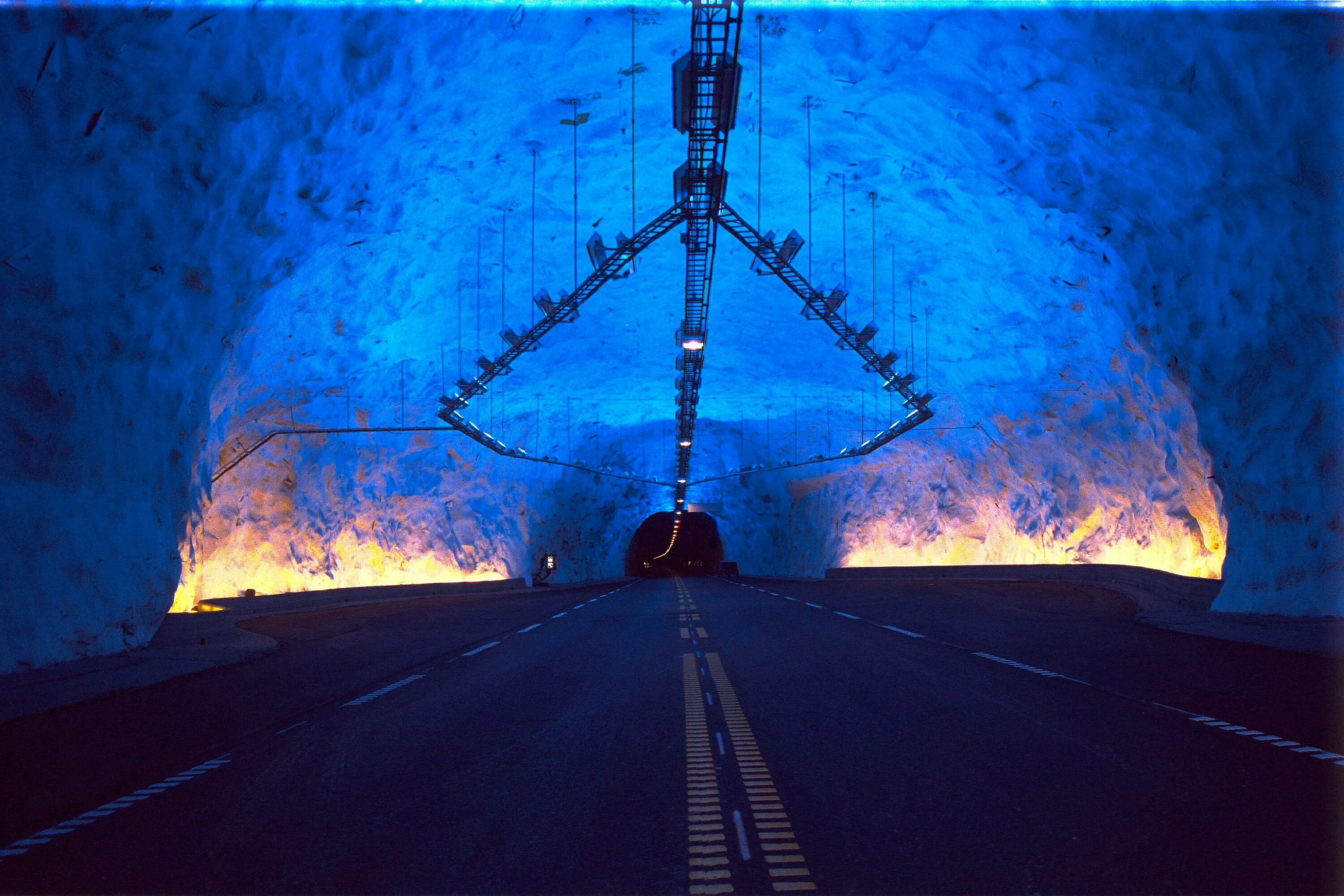 Тоннель в дагестане. Лердальский тоннель в норвегии. Автодорожный тоннель дагестан. Самый длинный автомобильный тоннель. Гимринский тоннель дагестан.