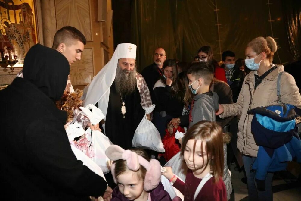 Патриарх (церковный Сан). Рождество в Сербии традиция связывать родителей. Одежда в Рождество в храмах православных в Осетии и в Абхазии и Сербии. Рождественский дуб в Сербии. Кухня дети церковь