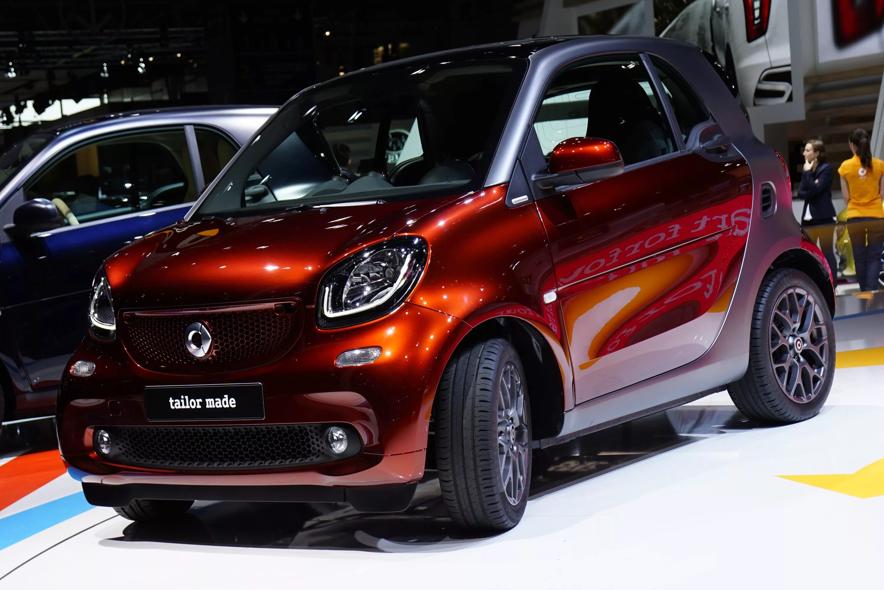 Лучшие модели смарт. Smart fortwo автосалон. новый смарт. смарт кроссовер. smart машина новый.