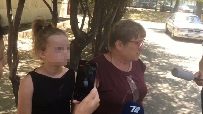 22. Девочка диана которую избивала мать. За гранью передача на нтв сегодняшний. Диана насилие село сегодня. Девочка которую били молотком сейчас.