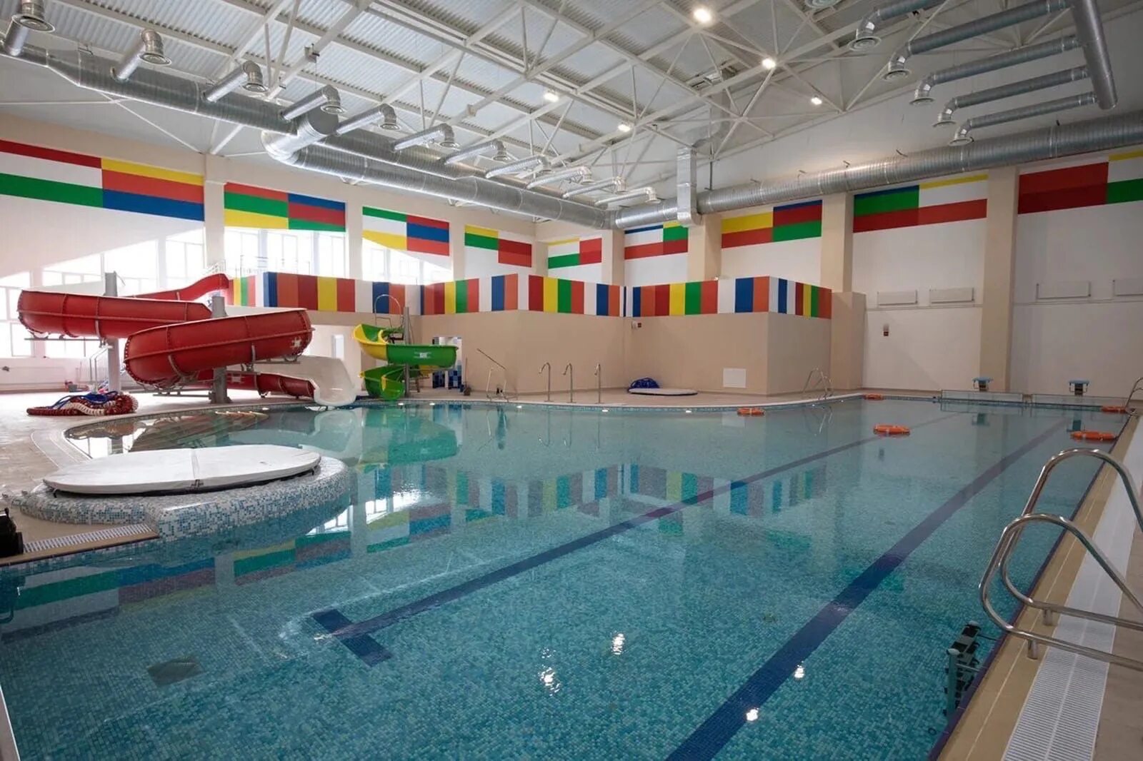 Югорск площадь. Центр югорского спорта югорск. Югорск торговые центры. Торговые центры в югорске хмао. Спорткомплекс югорск.