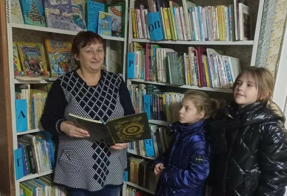 школа 27 новошахтинск 2023. рисунок на тему 85 лет ростовской области. выставка к году учителя и наставника в библиотеке. цбс новошахтинск. мбук цбс г новошахтинск.