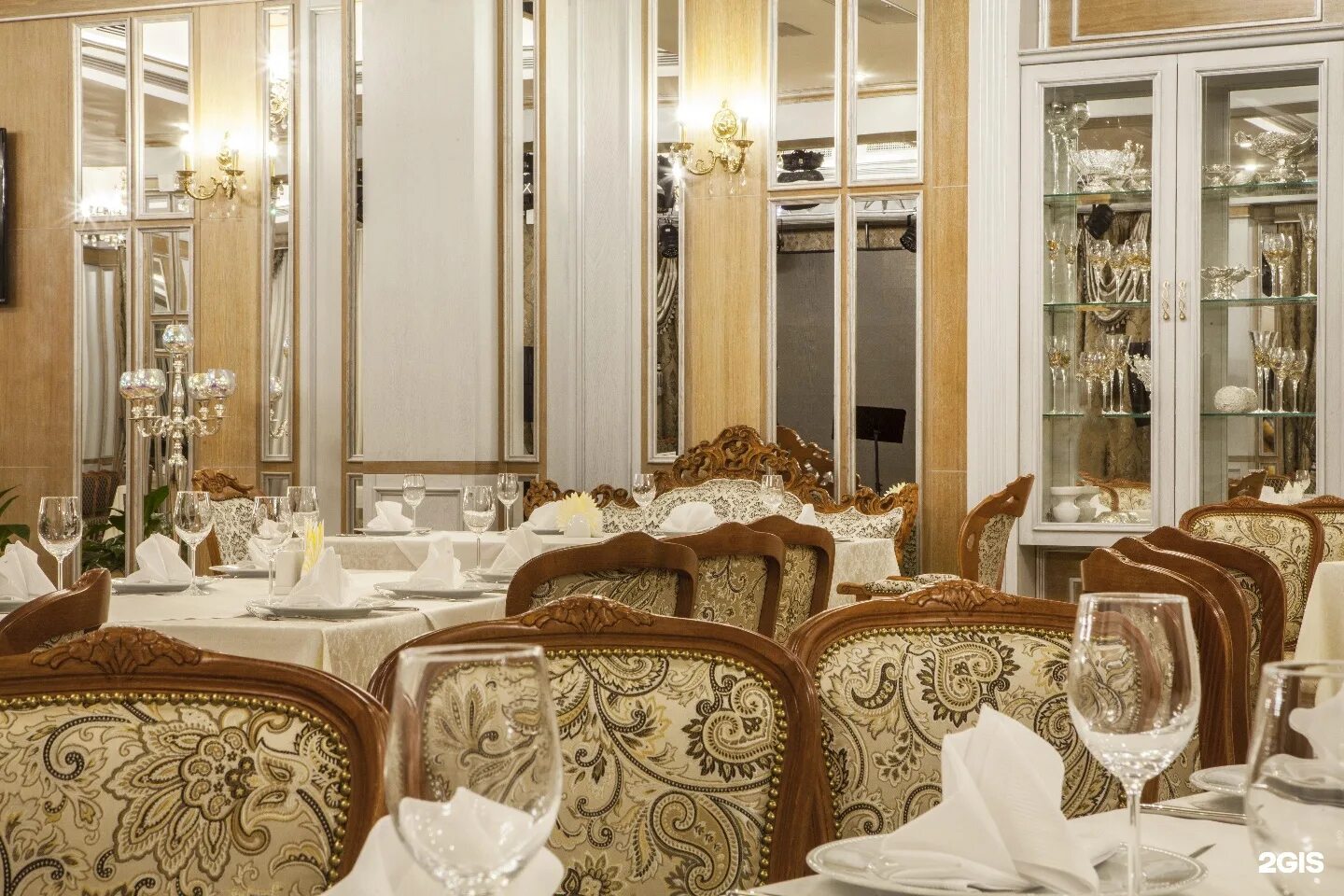 Ресторан татев 71 км мкад. Татев 11 стр 17 д путилково. Татев ресторан банкетный зал. Татев 11 стр 17 д путилково. Логотип татев ресторан.