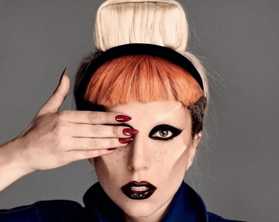 Lady gaga 2013. Эпатажные певцы. Леди гага фото. Lady gaga disease. Гага уляля.