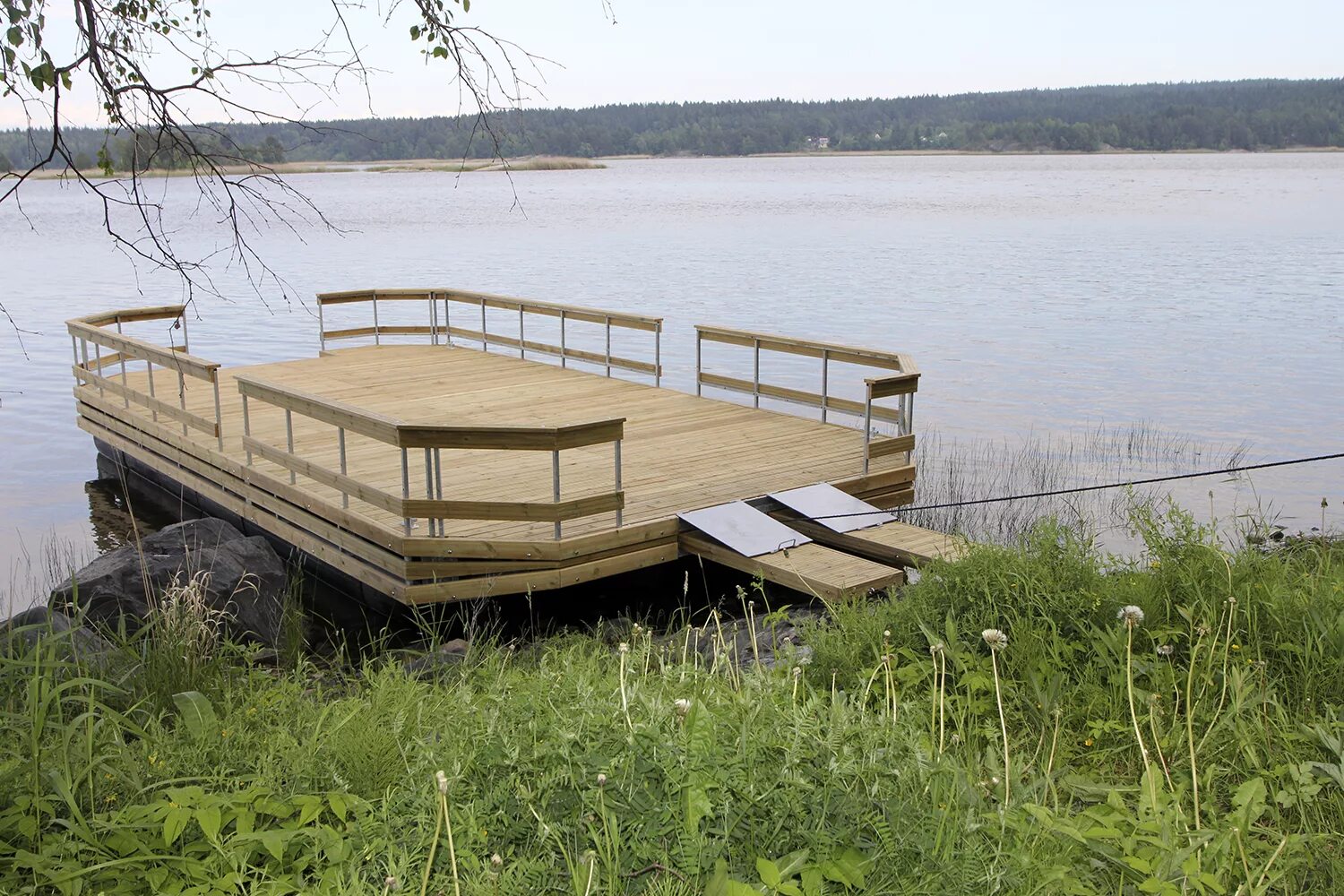 Пирс м. Пирс деревянный мурманск. Пирс новосибирск. Пирс хонмоку. Понтонный пирс из бочек.