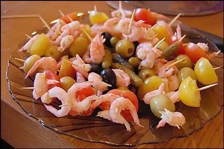 Креветки маслины. Польпетте из креветок. Креветки маслины. Маслины с креветками в банке. Салат с креветками и маслинами.