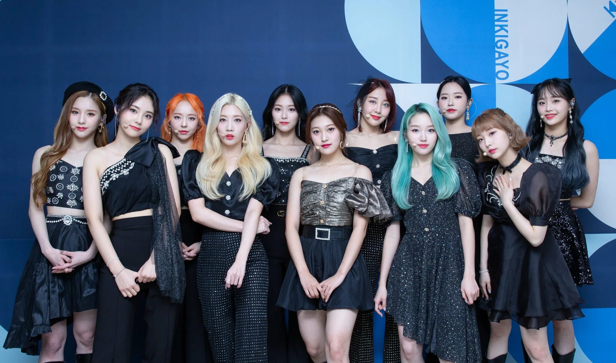 Why not loona. Группа loona. лоона группа участницы. loona корейская группа участницы. loona фотосессии why not.