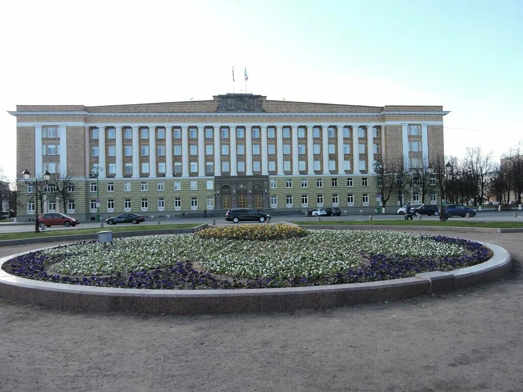 Банки новгородской области. Софийская площадь Великий Новгород. Площадь Победы Софийская 1 Великий Новгород. Площять победа Софийская. Великий Новгород площадь Победы 1.