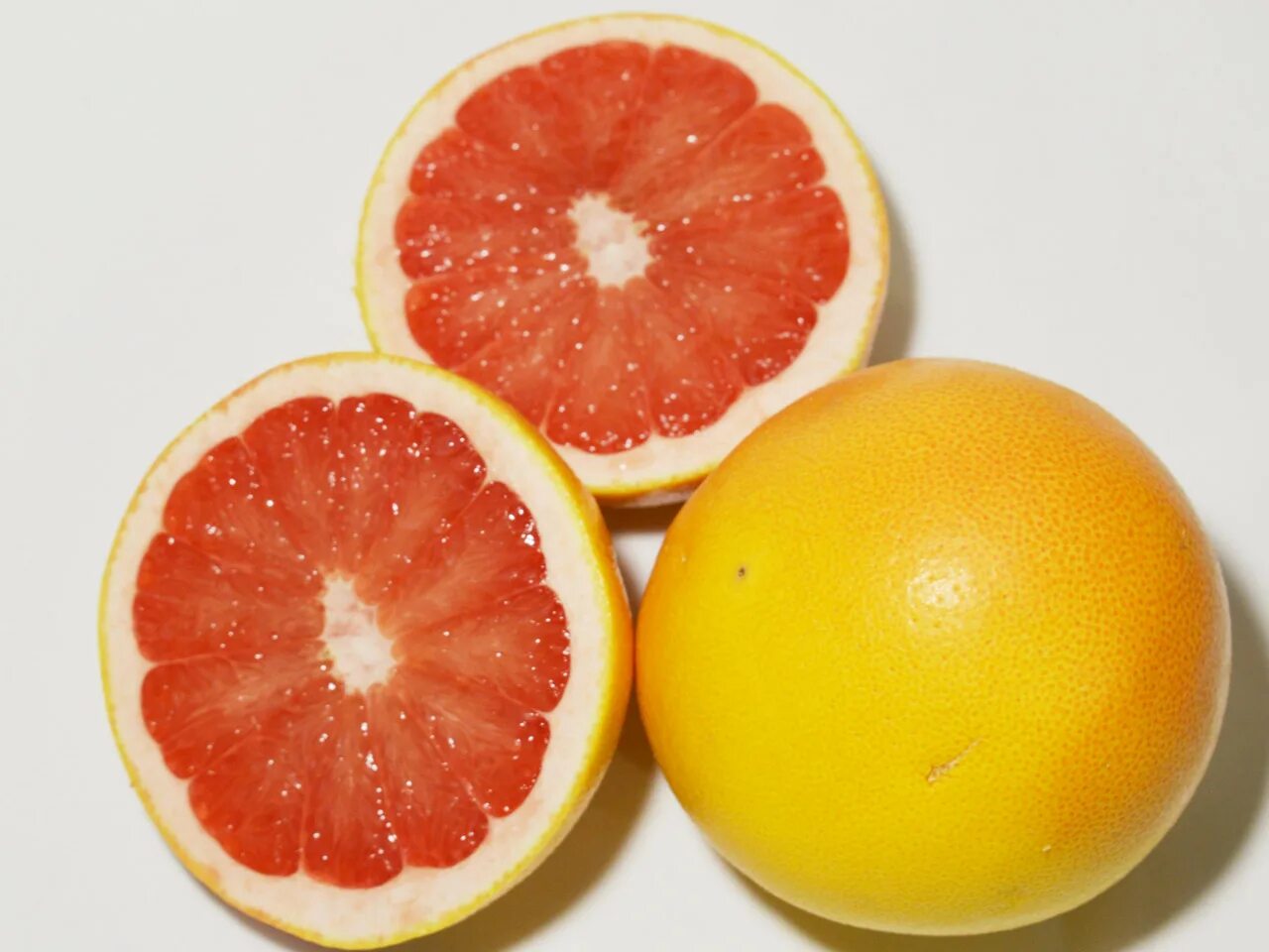 Грейпфрутовое дерево. Грейпфрут реальное фото. Стылый грейпфрут. Срок грейпфрут. Грейпфрут турция турция.