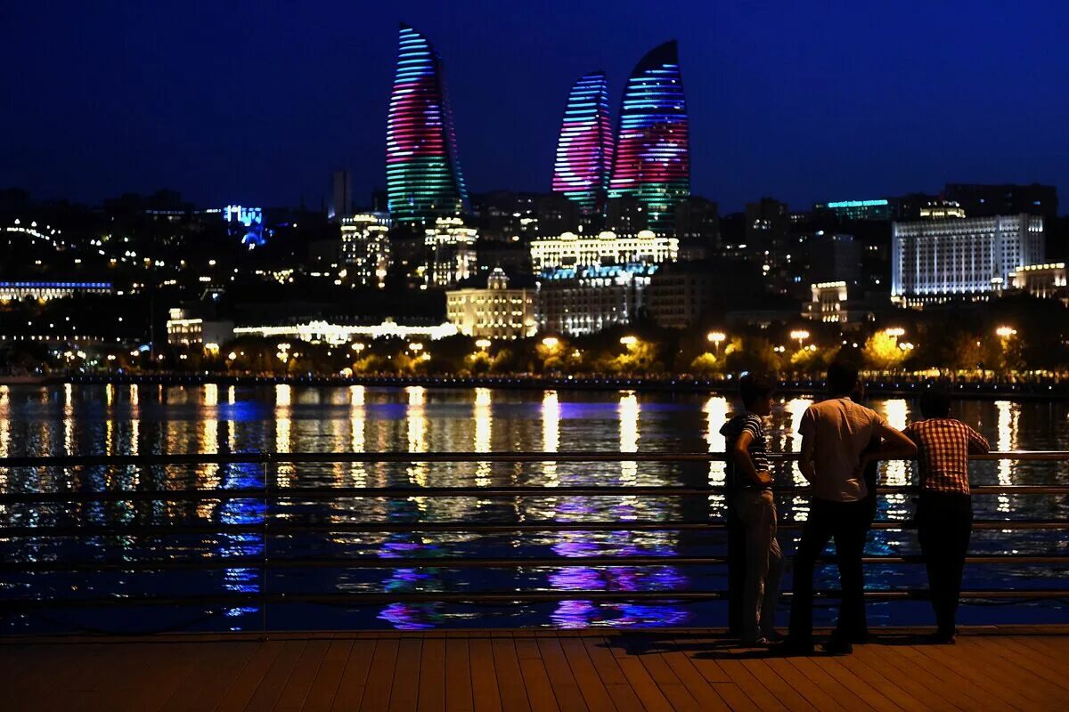 Азербайджан ночной Баку. Баку 15 Азербайджан. Ночной Баку бульвар. Ночной Баку панорама. Самара азербайджан