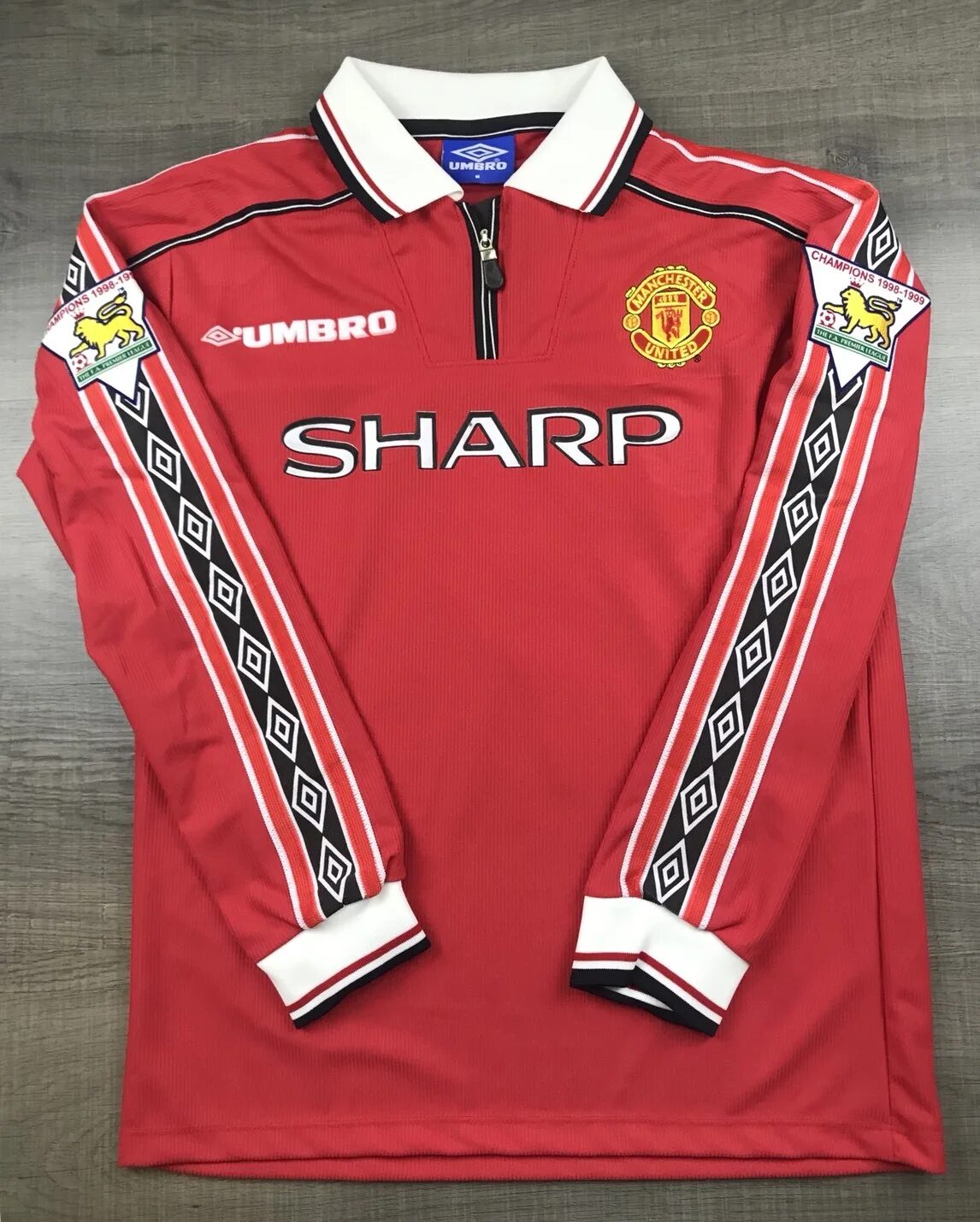 Форма Manchester United 1999. Манчестер Юнайтед форма 1999. Ретро форма Манчестер Юнайтед 98. Ретро футбольная форма Манчестер Юнайтед. Купить форму манчестер