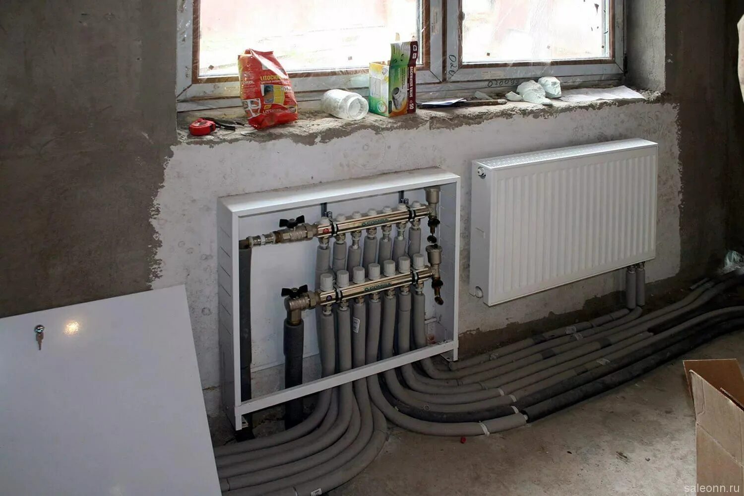Газовый котел в квартире. Отопление частной квартиры. Радиаторы отопления в частном доме. Отопление частной квартиры. Прокладка труб отопления.