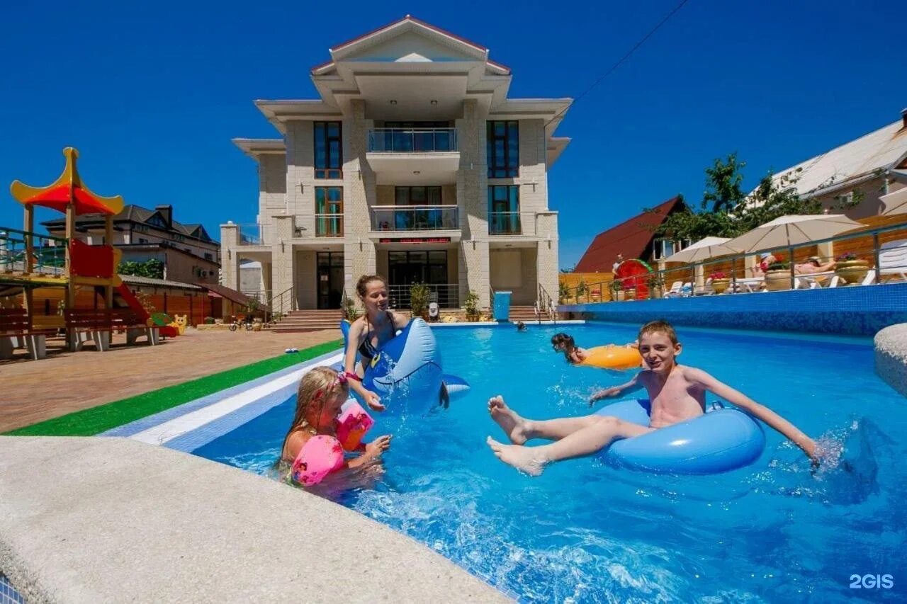 Детский бассейн москва. Бассейн бридж резорт адлер. Жемчужина моря кабардинка детский бассейн. Море детства новая усмань акваклуб. Пансионат приморский дивноморское бассейн.