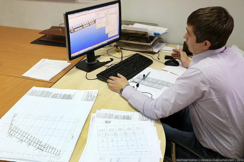 архитектор проектировщик. профессия инженер конструктор. проектирование на компьютере. работа инженер в конструкторском. советское конструкторское бюро.