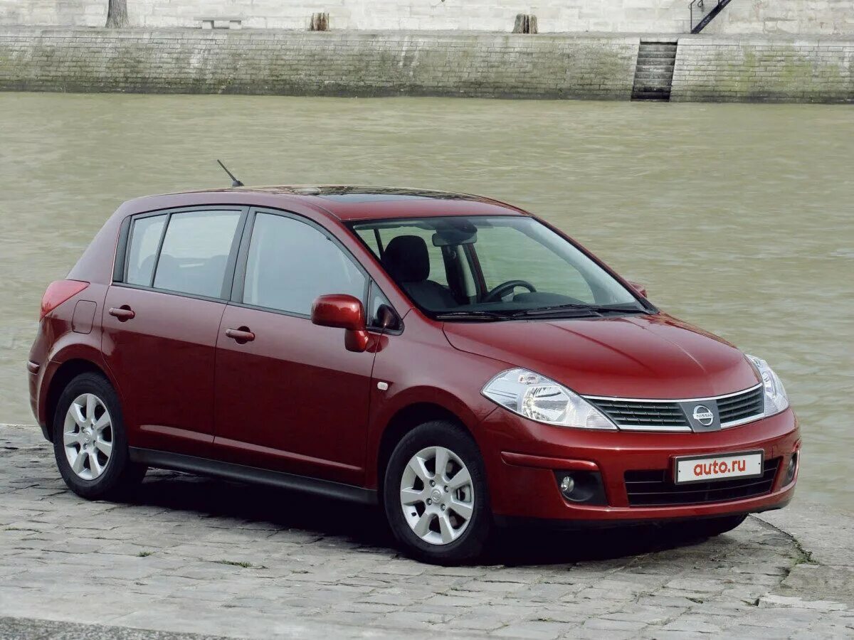 Ниссан тиида хэтчбек 2008. Nissan Tiida. Ниссан Тиида хэтчбек. Nissan Tiida 2004. Ниссан Тиида 2008.