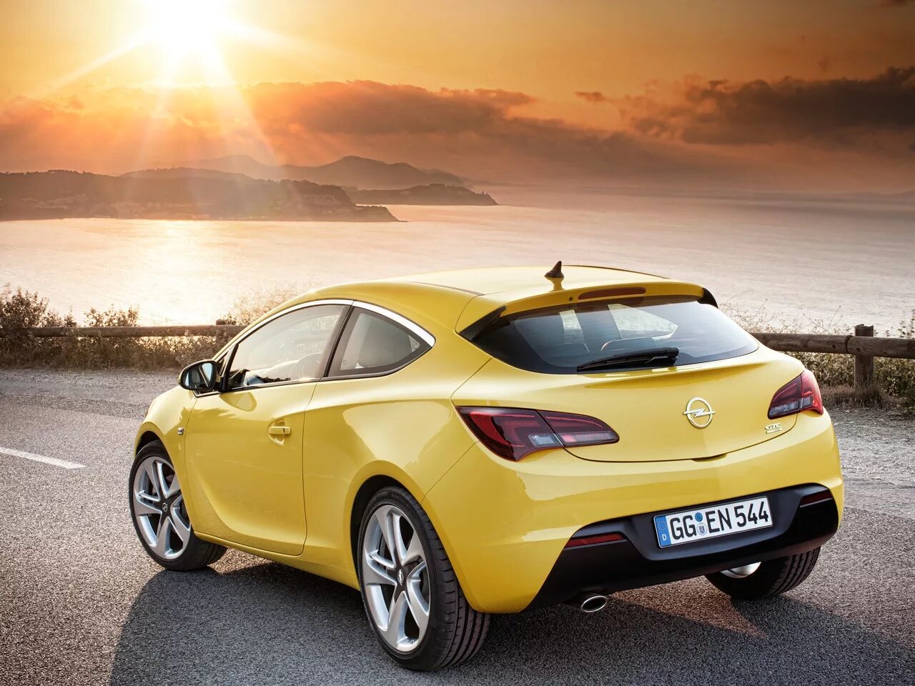 Opel Astra GTC 2022. Новый Опель GTC 2021.