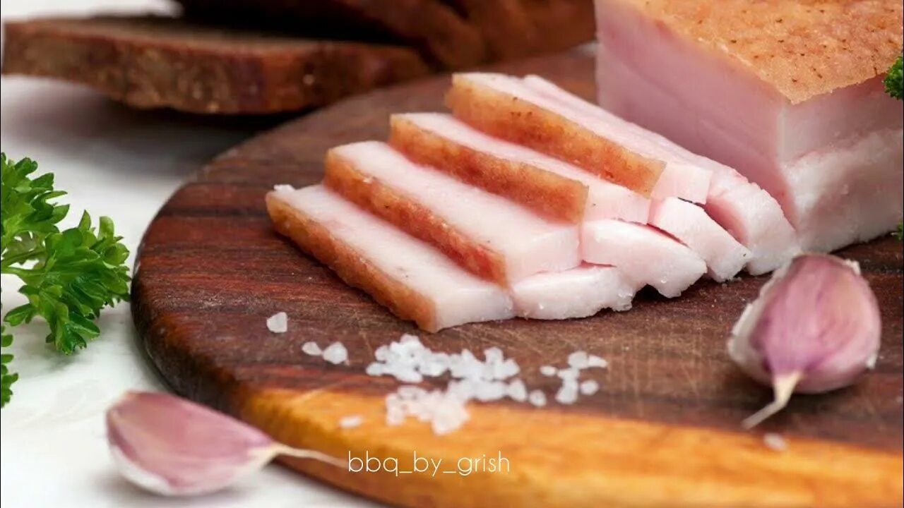 Сало это продукт. Сало с хлебом и луком. Животное сало. Сало (жир). Праздник сала.