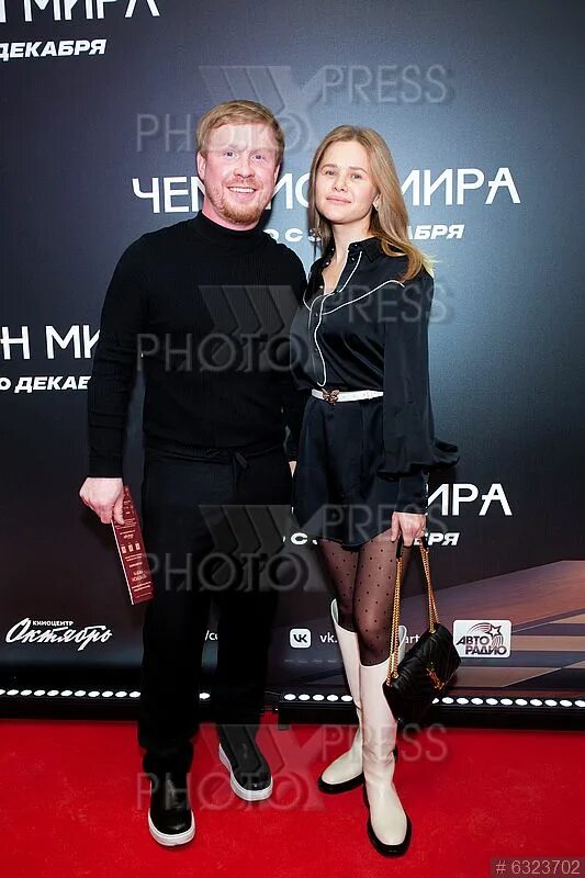 Лон кемстач. Lone echo иконка. Карлос рейес 911. Лаура кемстач нейман. Лаура кемстач и антон богданов.