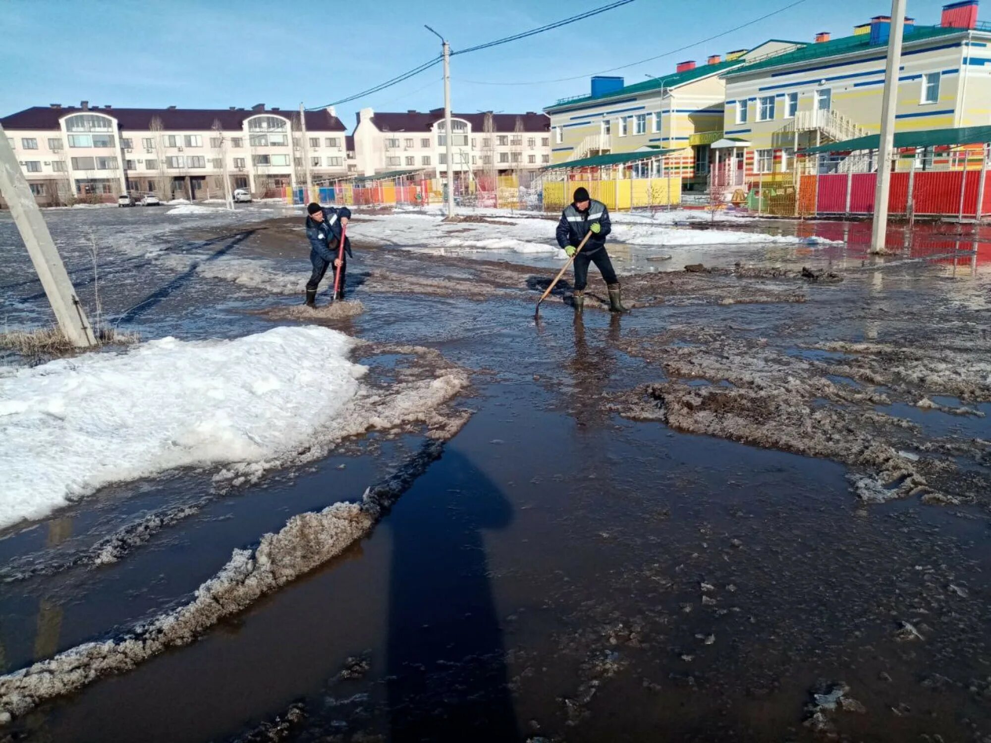 Какие районы затопило в оренбургской. Паводок. Наводнение в Оренбурге. Паводок Оренбург. Оренбург подтопление.