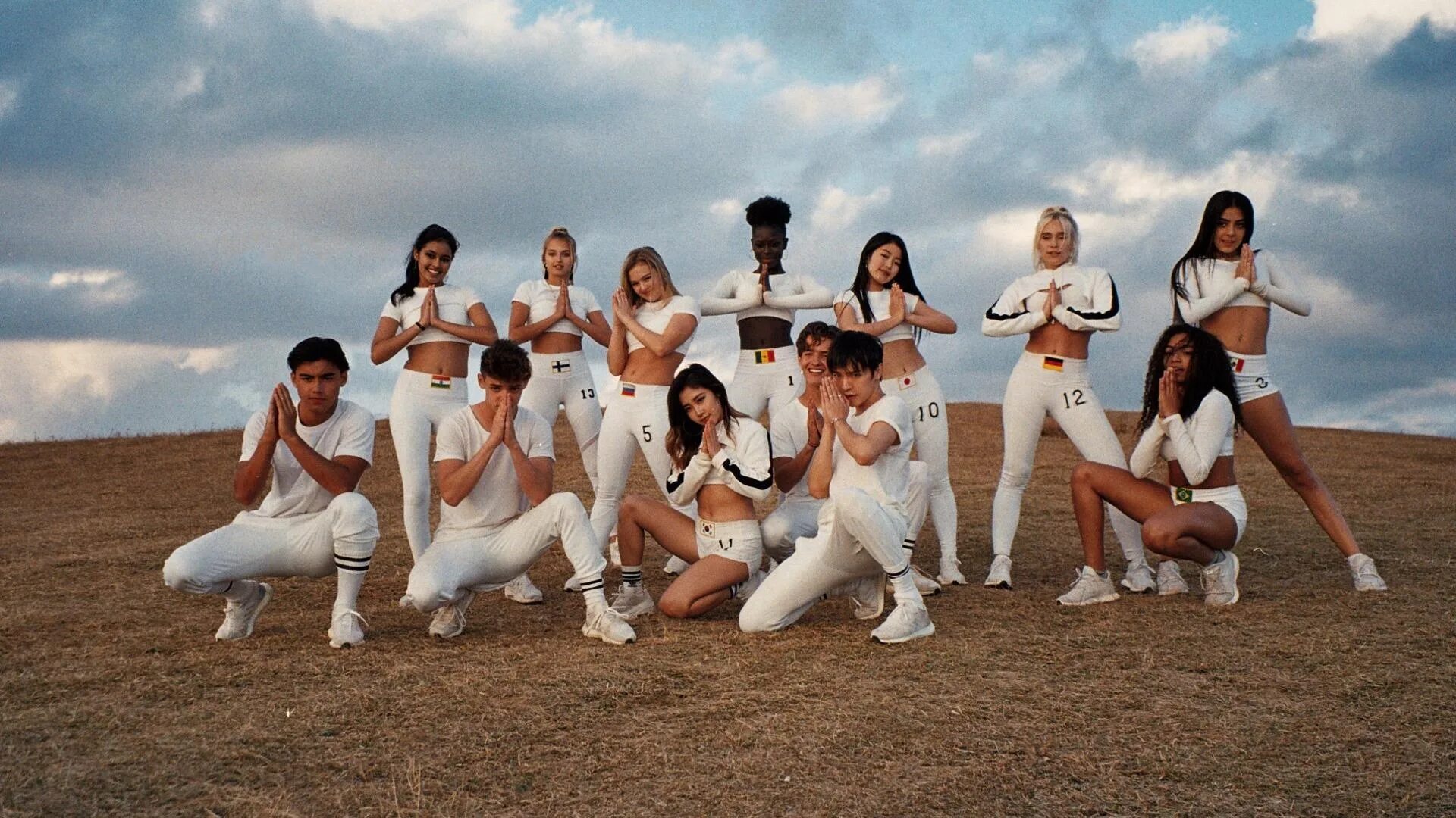 Ю ми нау песня. Now United. Ноу Юнайтед группа. Now United в России. Now United Хина.