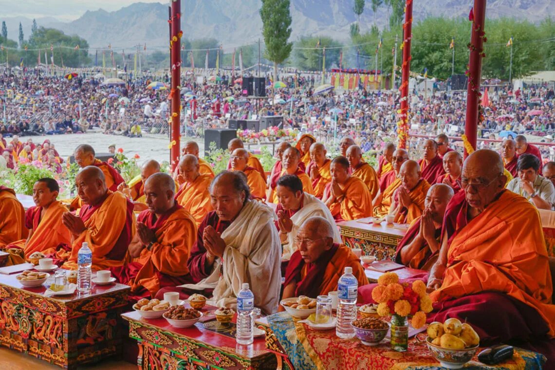 Население буддистов. Будда Индия. Хинаяна и махаяна в Индии. Тхеравада-хинаяна. Буддисты в Индии.