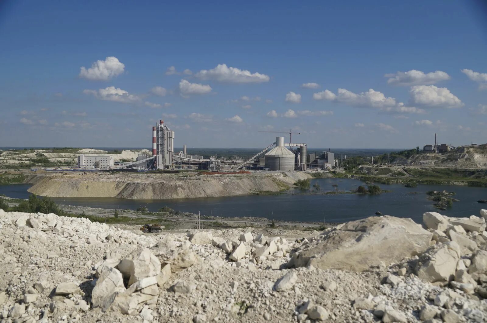 Вольск заводы. Вольск цементный завод холсим. Вольск заводы. Вольский цементный завод большевик. Вольск заводы.