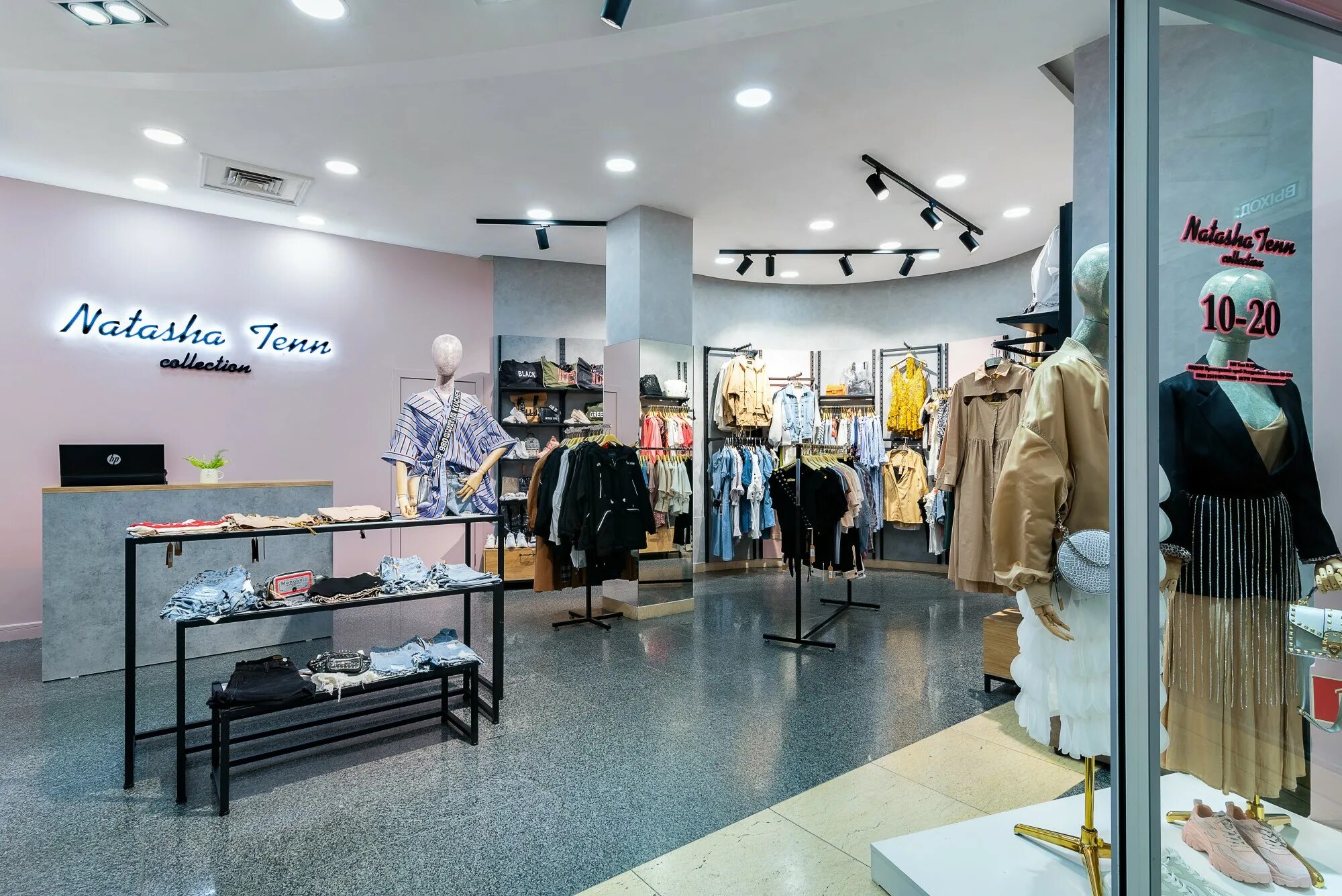 Тц июнь одежда. Трц июнь мытищи. Магазин заходи июнь сыктывкар. Вывеска на магазин одежды женщина. Трц июнь красноярск внутри.