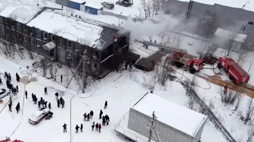 Губкин горит дом. Пожар в Губкинском. Пожар в Губкине. Пожар в городе Губкинский ЯНАО сегодня.