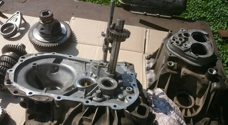 Акпп рено меган 2. 6. Первичный вал рено меган 2. Замена кпп меган 2. Рено меган 2 заливная пробка.