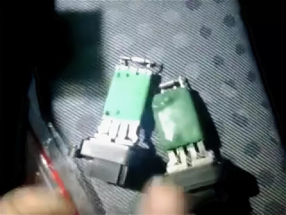 Реостат форд фокус 2. Замена реостата печки форд. Резистор печки форд фокус 2. Резистор печки форд фокус 2. Реостат отопителя форд фокус 2.