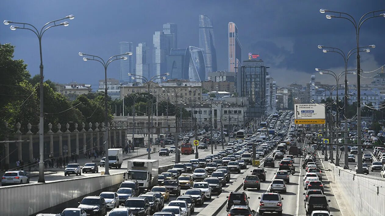 Мегаполис пробки. Трафик в москве. пробки в москве. московские пробки. трафик в городе.