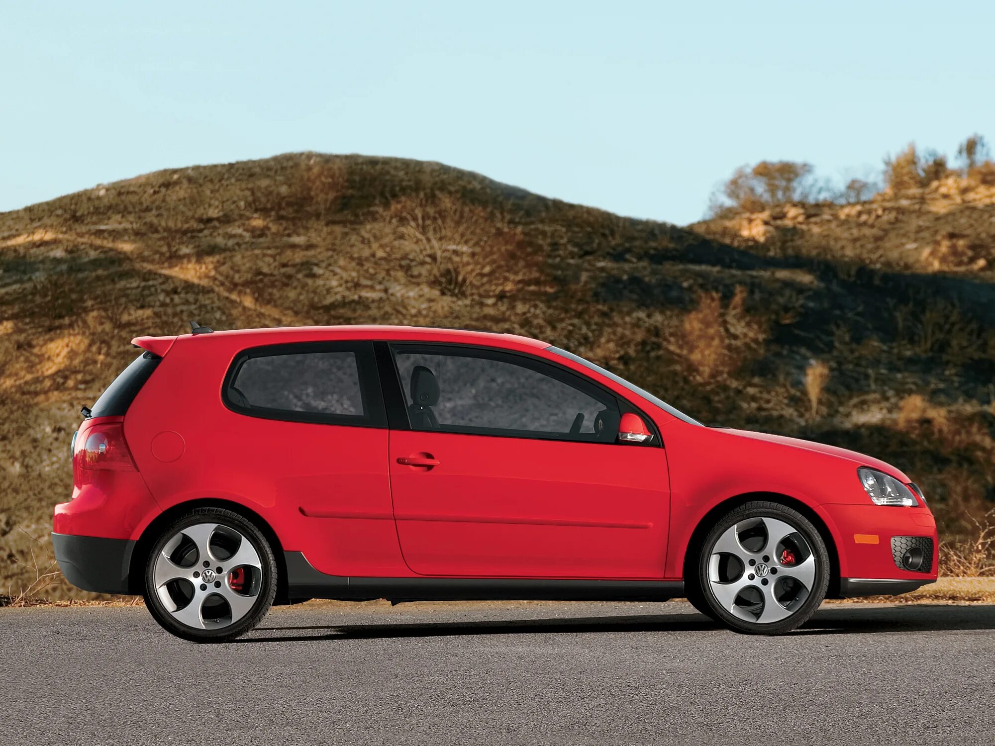 Gti v. Golf 5 gti. vw golf gti 3 doors. гольф 5 gti купе. volkswagen golf 5 3 двери.