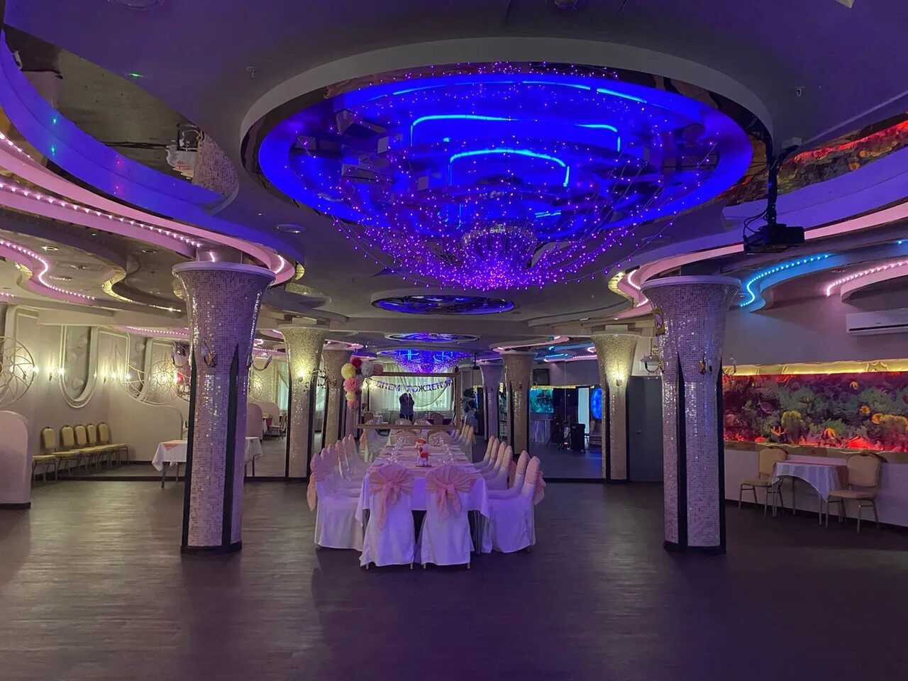 Зодиак радужный хмао. Гостиница зодиак. Ресторан зодиак иркутск. Гостиница зодиак радужный. Ресторан зодиак меню.