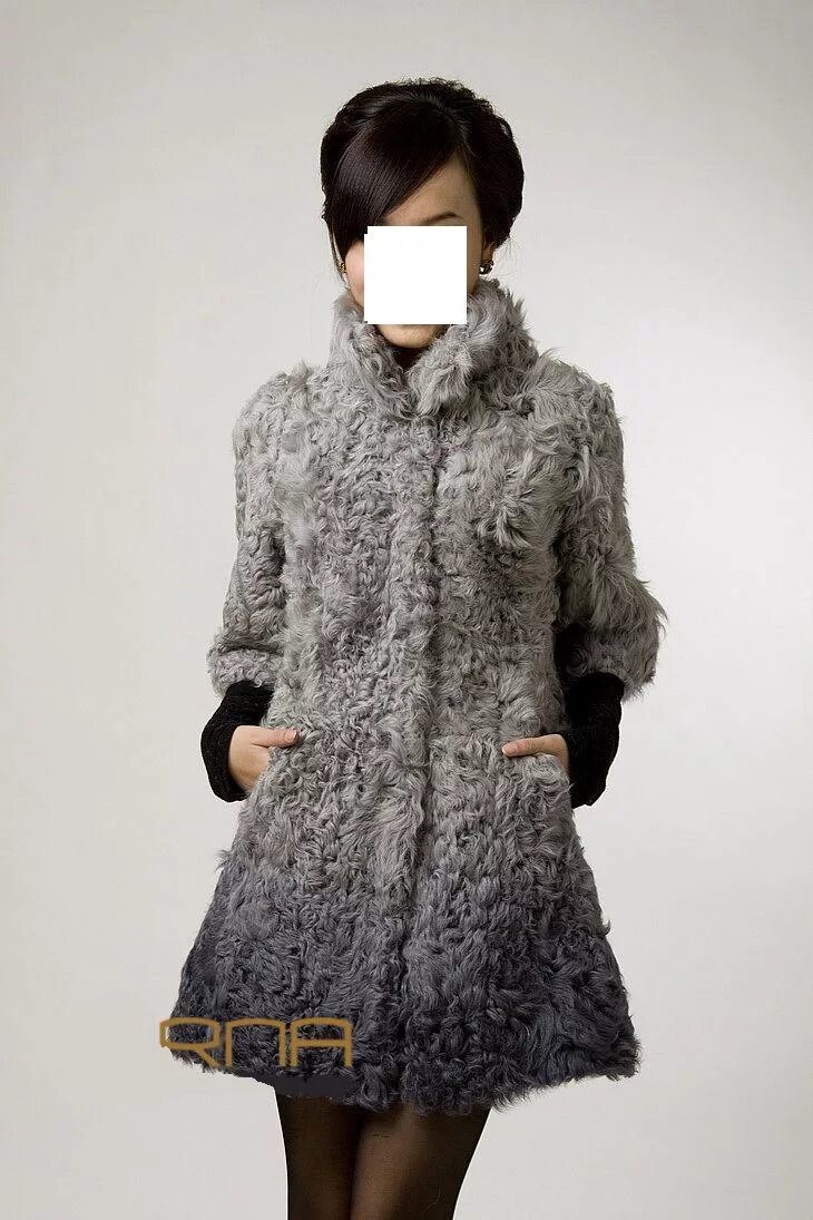 Комбинированные куртки с мехом барашка. Каракуль каракульча мерлушка. Каракуль шуба макс мара. Шуба из ягненка артико. Yves salomon шубы.