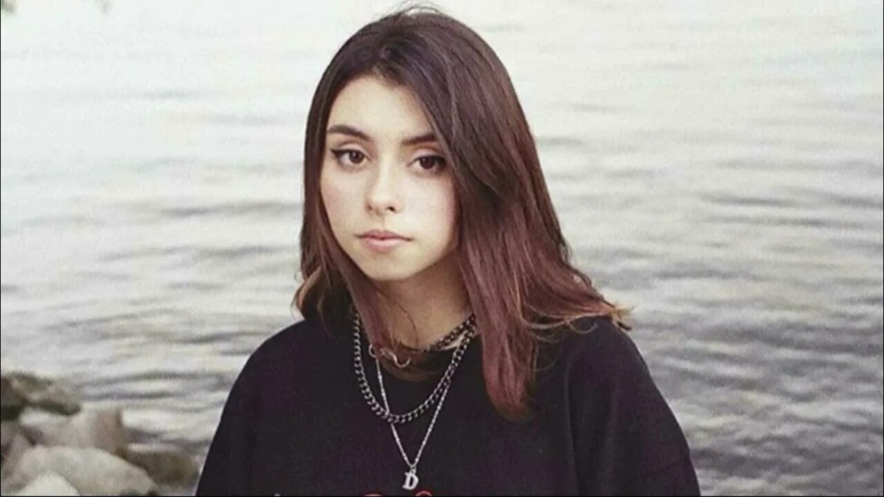 Фото девушки для трека. Трек дарьяны заставлял. Трек дарьяны заставлял. Трек дарьяны заставлял. Енина блоггер.