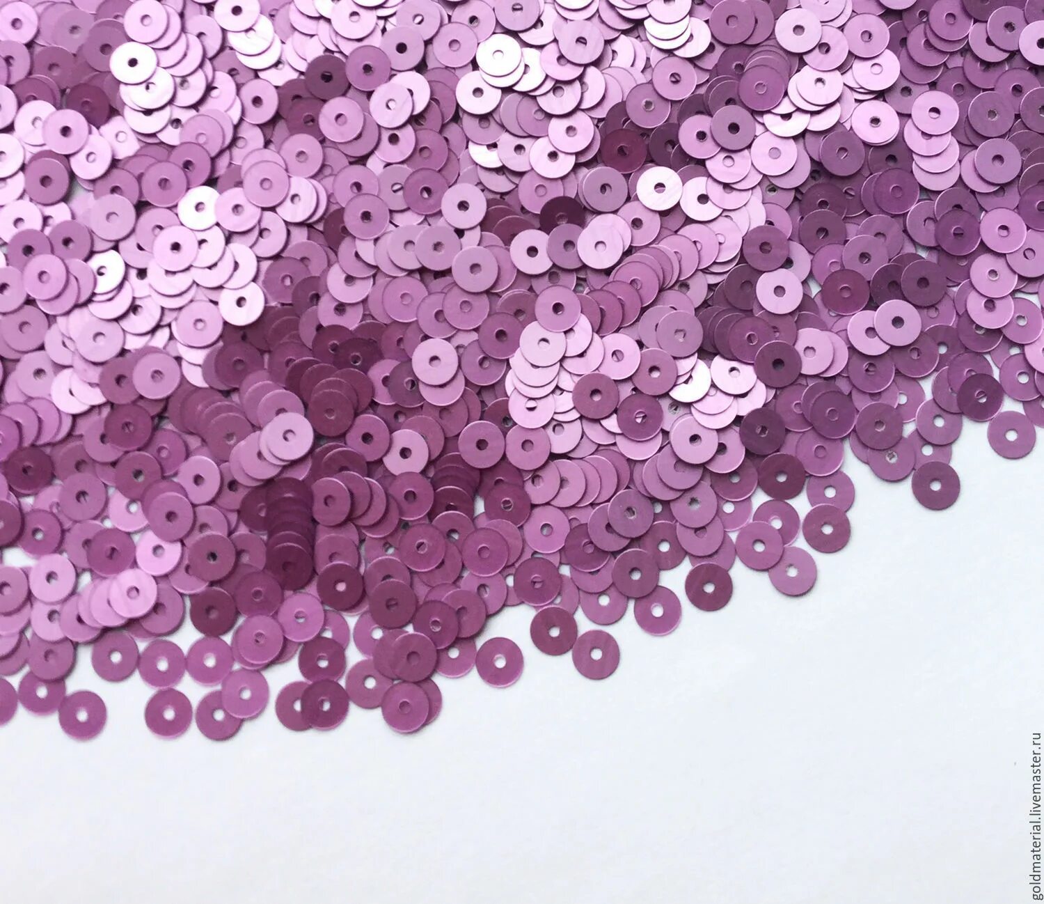 Пайетки вышивка. Пайетки крупные пришивные. Пайетки. Красные пайетки. Машинная вышивка пайетками.