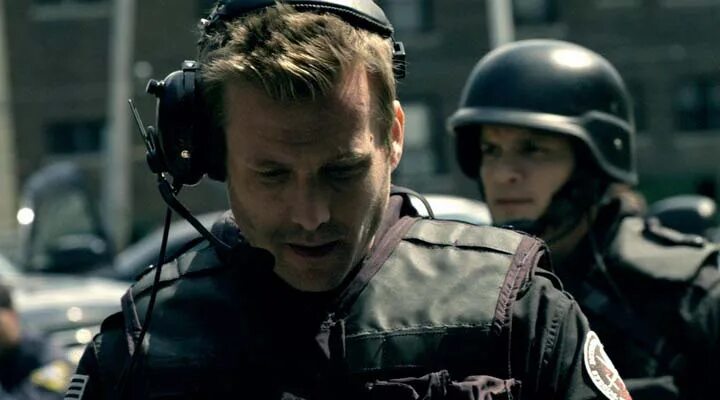 S w a t огненная. S.w.a.t.: огненная буря фильм 2011. гэбриел махт огненная буря. swat огненная буря 2011. огненная буря фильм 1997.