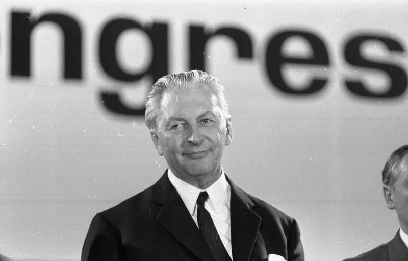Курт георг кизингер (1904—1988). Курт георг кизингер. Курт георг кизингер (1904—1988). Курта георга кизингера. Георг кизингер.