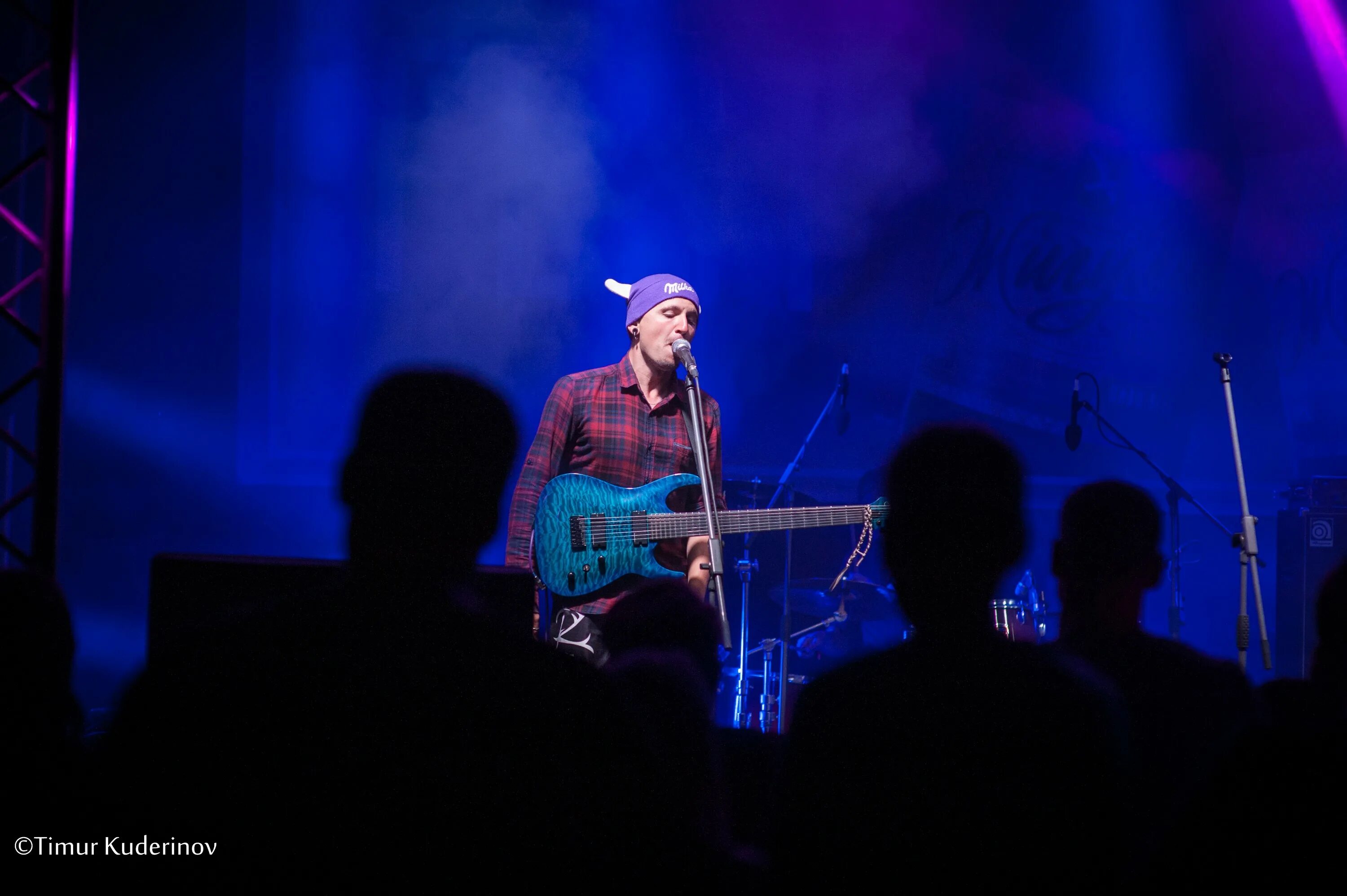 Клип мюзикола. Madi девочка. Музыка караганда. Reversed video. Группа пятый угол енисейск.