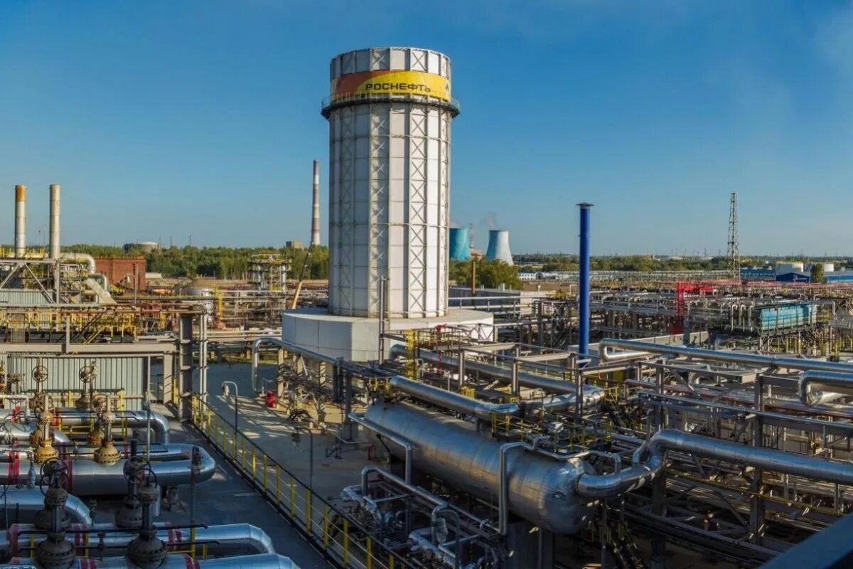 Роснефть завод рязань. Рязанский манхэттен нефтезавод. Рязанский нефтяной завод. Рязанский нефтяной завод. Завод рнпк рязань.