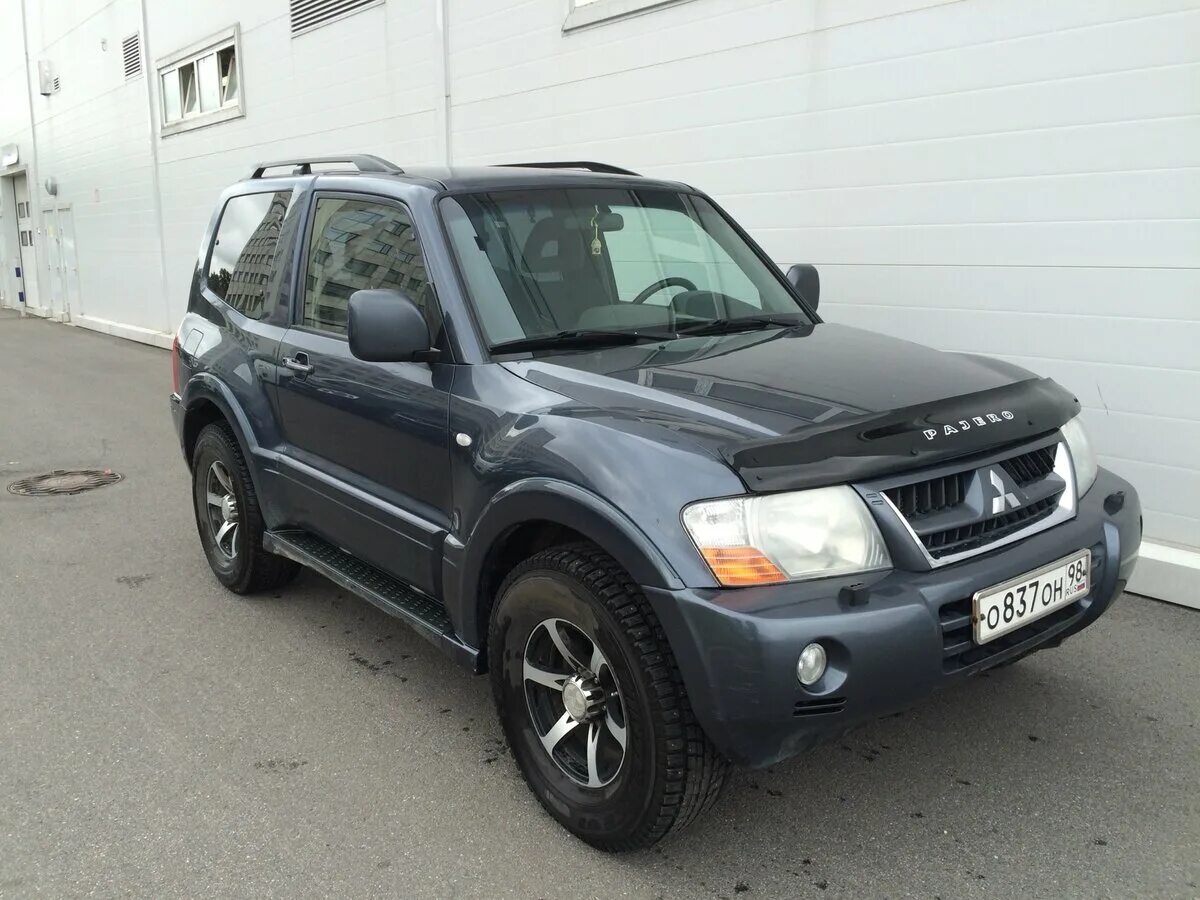 Pajero 3 поколения. Митсубиси Паджеро 2005 3.2 дизель. Паджеро 3 2005. Mitsubishi Pajero 2005. Митсубиси Паджеро 2005.