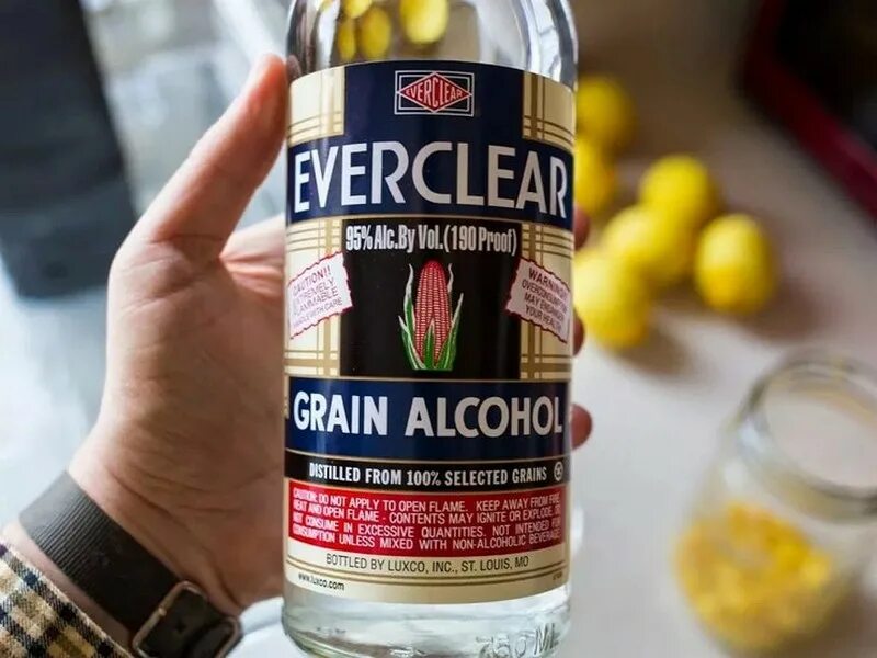 Самый крепкий алкоголь Everclear. Алкогольный напиток Everclear. Самый крепкий ликер Everclear. Ликер Эверклир.