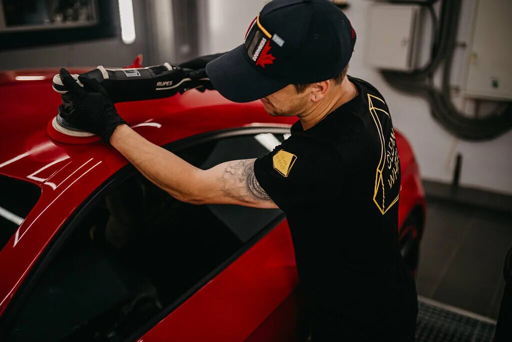 баринов детейлинг щербинка. автомобиль с детейлингом. детейлинг полировка авто. сколько зарабатывает детейлинг. машина в детейлинг центре.