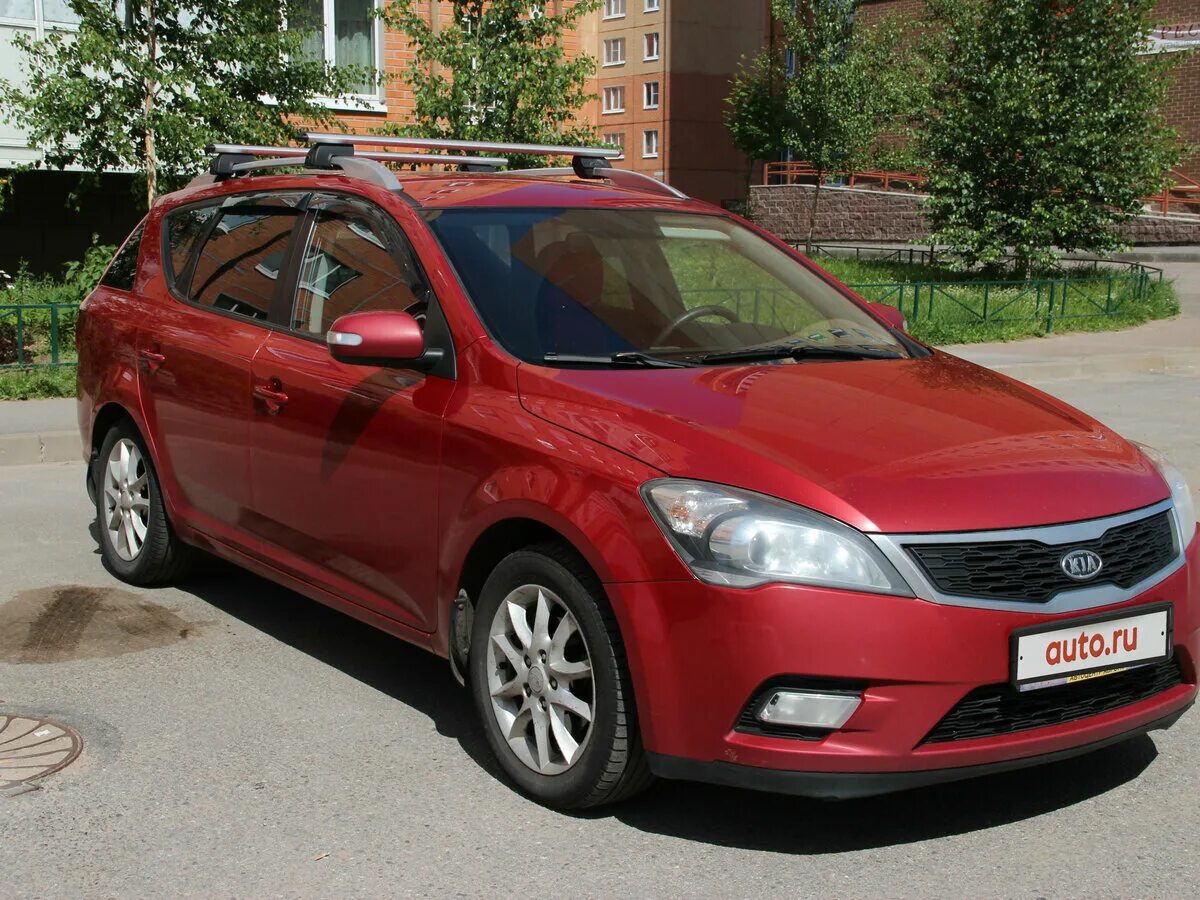 Авито киа сид с пробегом. Kia Ceed 2010 универсал 1.6. Kia Ceed Рестайлинг 2010 универсал. Kia Ceed 1 универсал. Kia Ceed универсал красный.