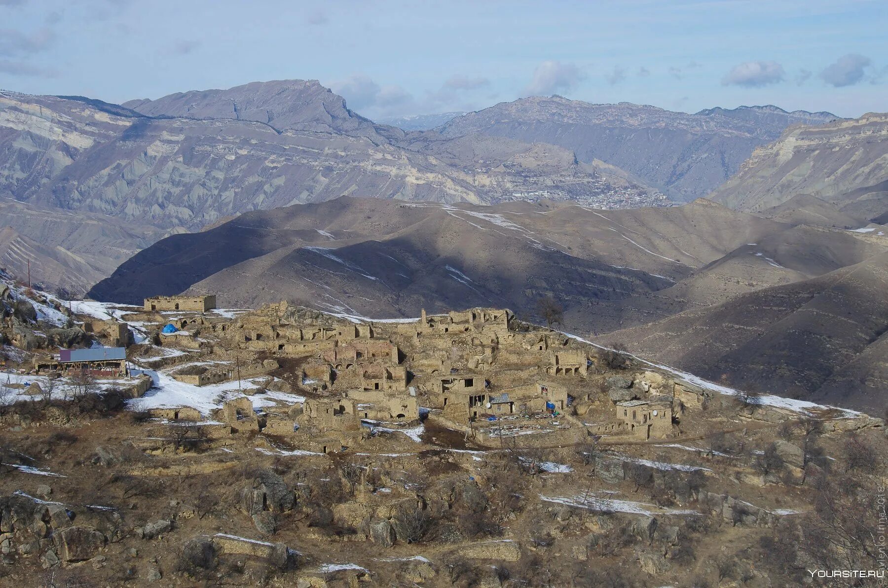 Аул куруш в дагестане. Большая аул. Ругуджа дагестан. Башни гоор дагестан. Родник в горах дагестана фото.